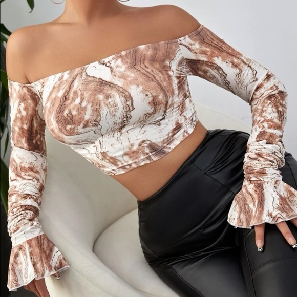 Tops - NEW marble print bell sleeve crop top
